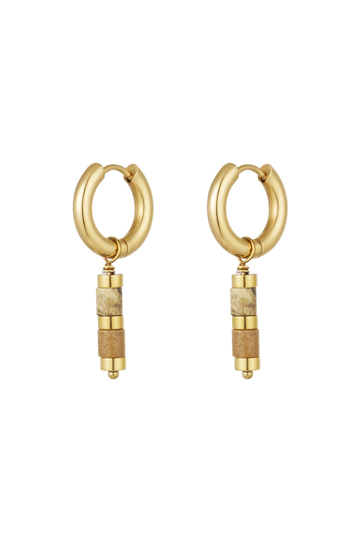 Stijlvolle gouden oorbellen van Louxx the brand, genaamd Oorbellen | Kraaltjes. Deze opvallende oorbellen zijn gemaakt van stainless steel en bevatten kleurrijke kraaltjes. Perfect voor elke gelegenheid!