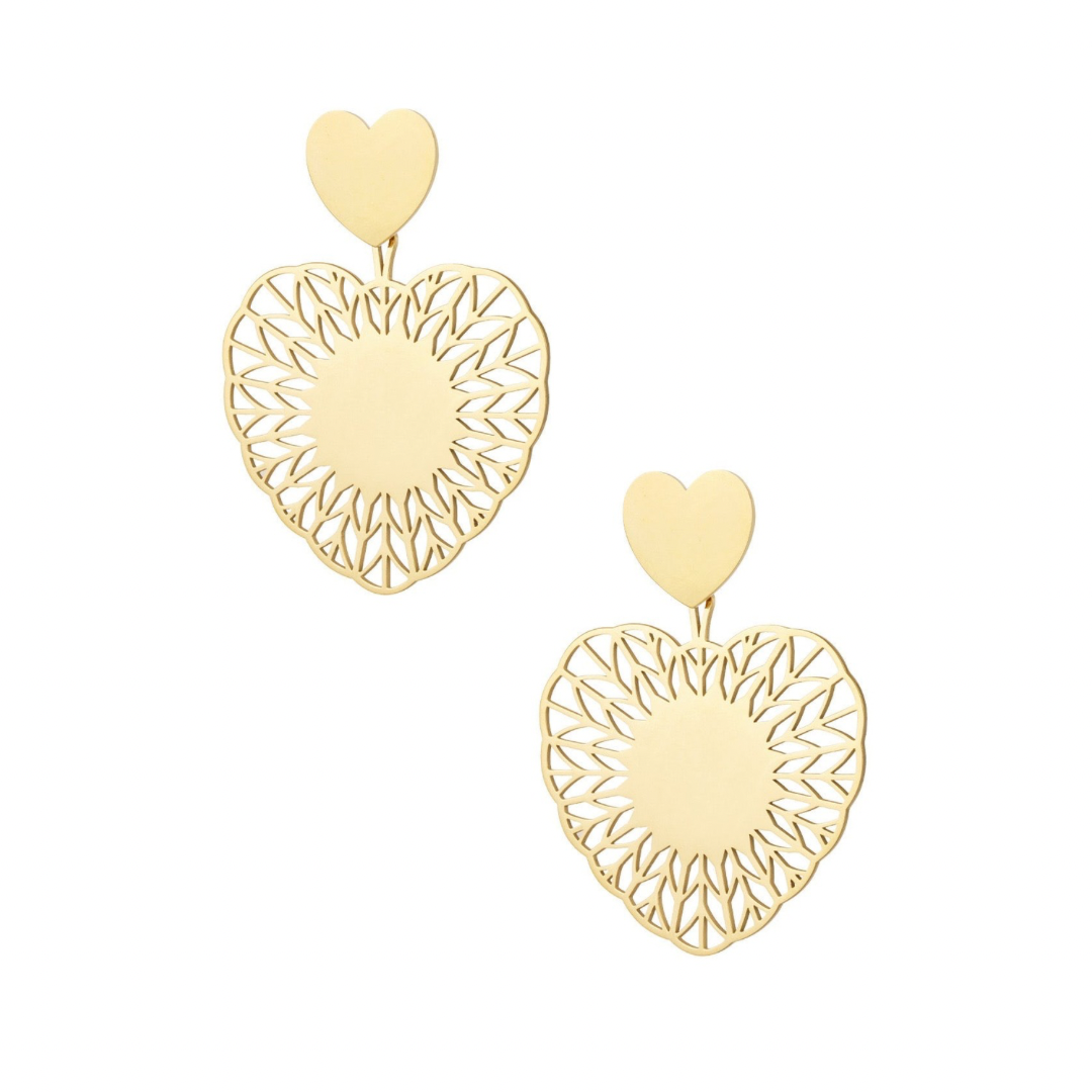 Prachtige gouden hart oorbellen van Louxx the brand, perfect als stijlvolle accessoire. Deze opvallende gouden hart oorbellen zijn lichtgewicht en ideal voor elke gelegenheid.