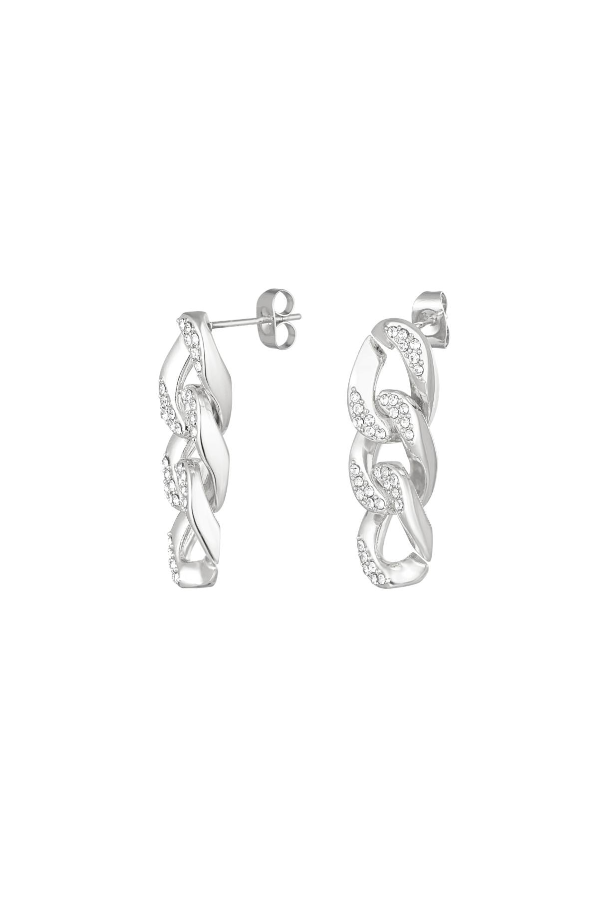 Elegante zilveren oorbellen | Schakel van Louxx the brand, met een unieke schakeldesigne en sprankelende details.