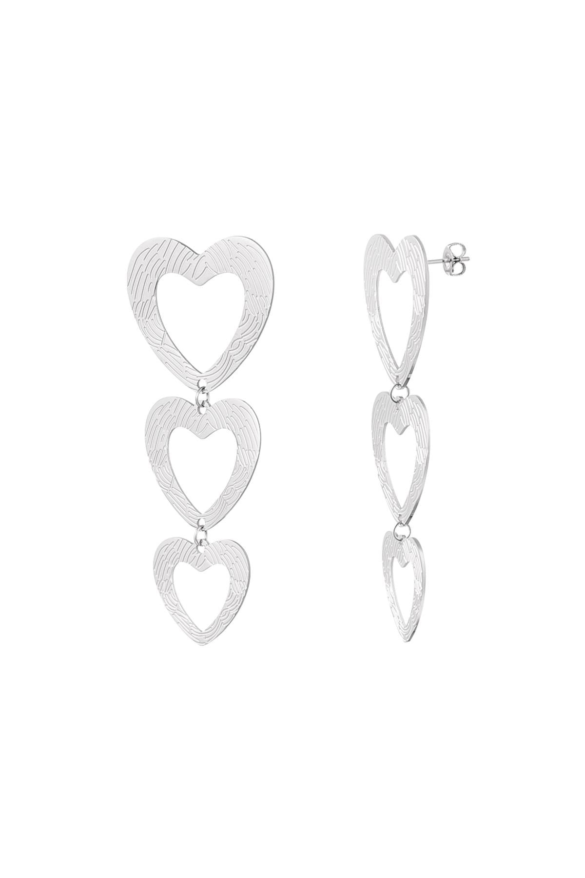 Stijlvolle oorbellen in de vorm van harten, gemaakt van zilver en ontworpen door Louxx the brand. Perfect voor liefhebbers van Oorbellen | Hart.