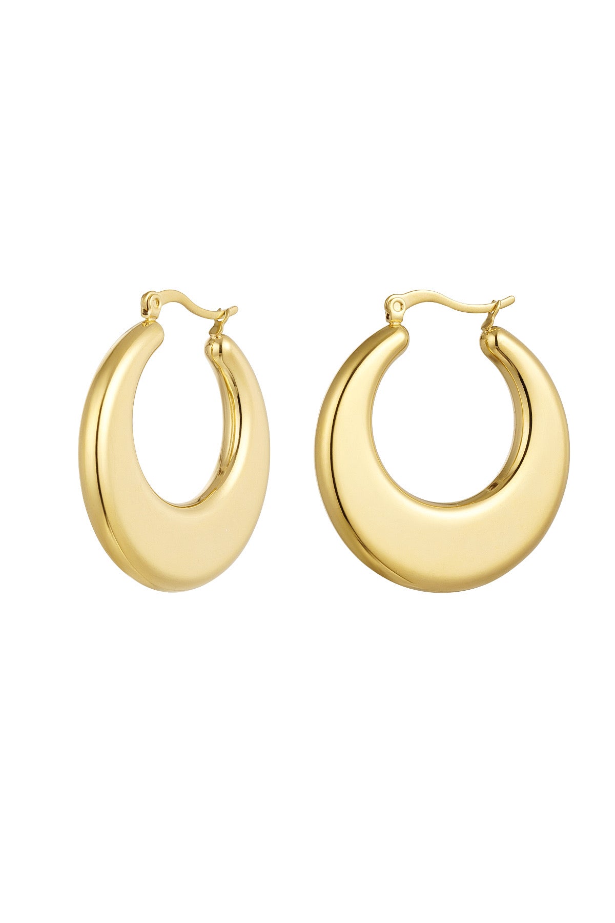 Stijlvolle oorbellen van Louxx the brand, model Oorbellen | Rond, in gouden kleur. Rondvormige hoop oorbellen met een glanzende afwerking.