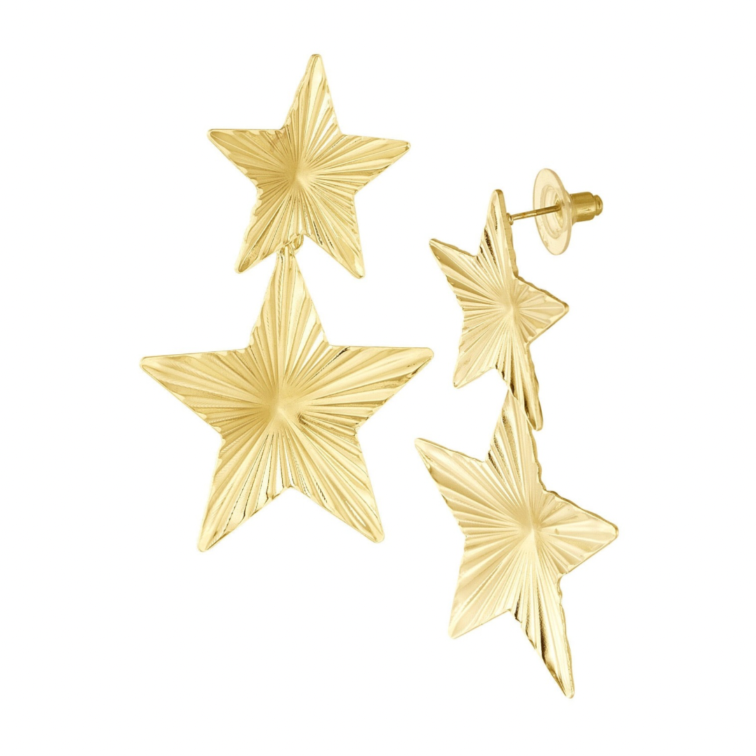 Prachtige gouden sterrenoorbellen van Louxx the brand, perfect voor elke gelegenheid. Oorbellen | Sterren zijn stijlvol en lichtgewicht, met een unieke stervorm die een speelse touch aan je look toevoegt.