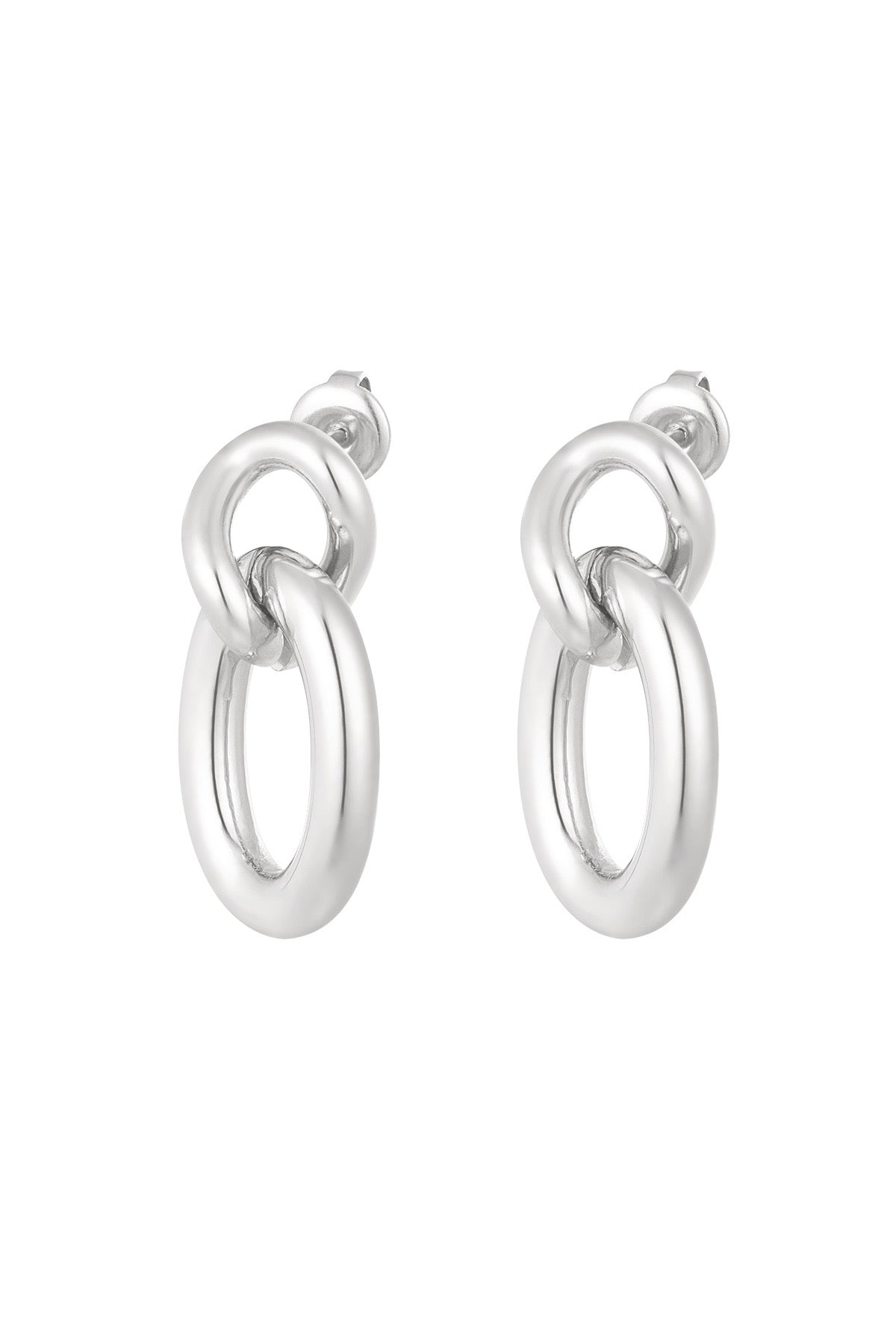 Oorbellen | Schakels van Louxx the brand, elegante zilveren schakels, perfect voor elke gelegenheid.