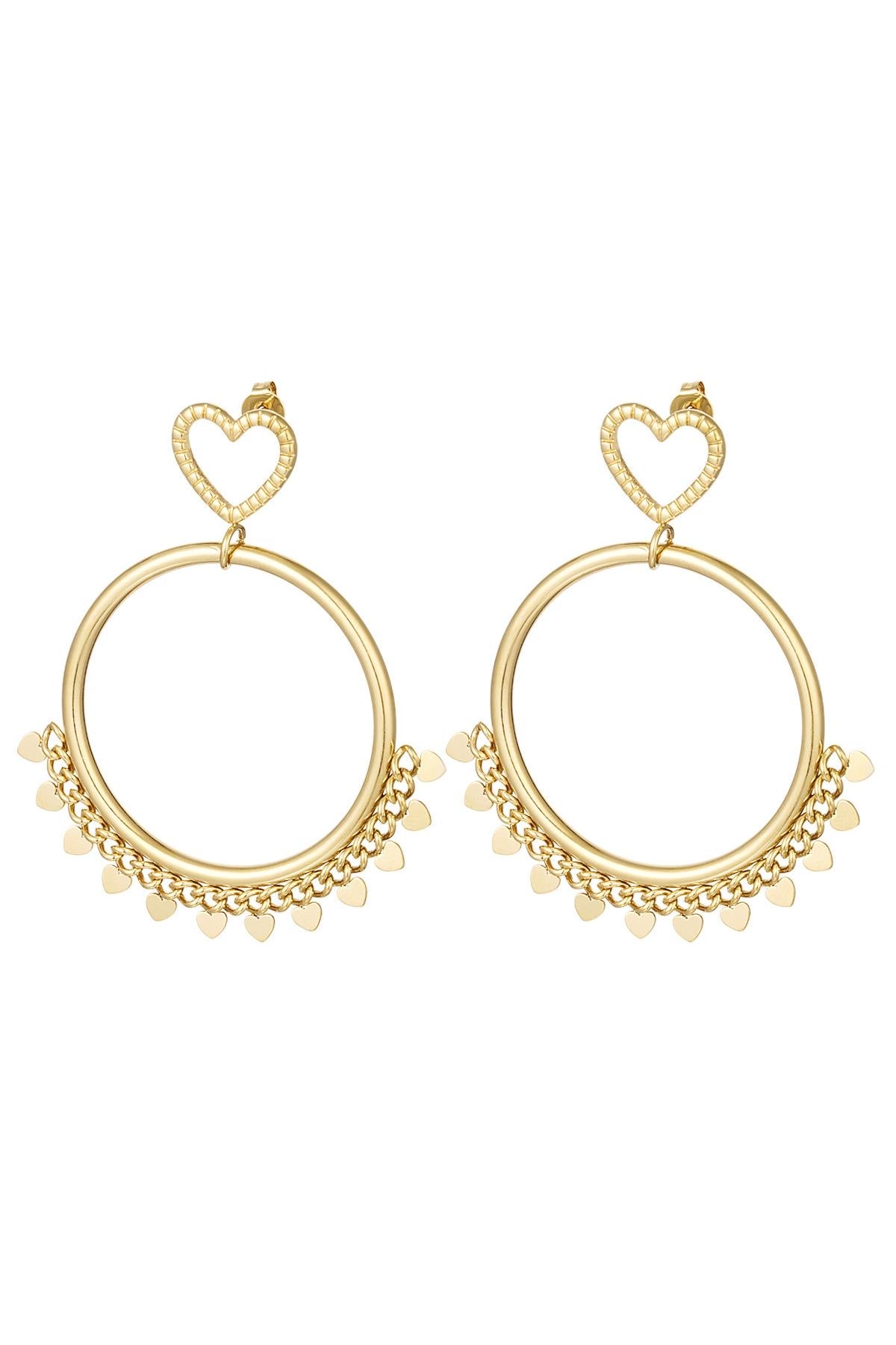 Gouden hart oorbellen van Louxx the brand met een unieke ontwerp, inclusief een hartvormige bovenkant en een speelvol design met kleine hartjes aan de onderkant.